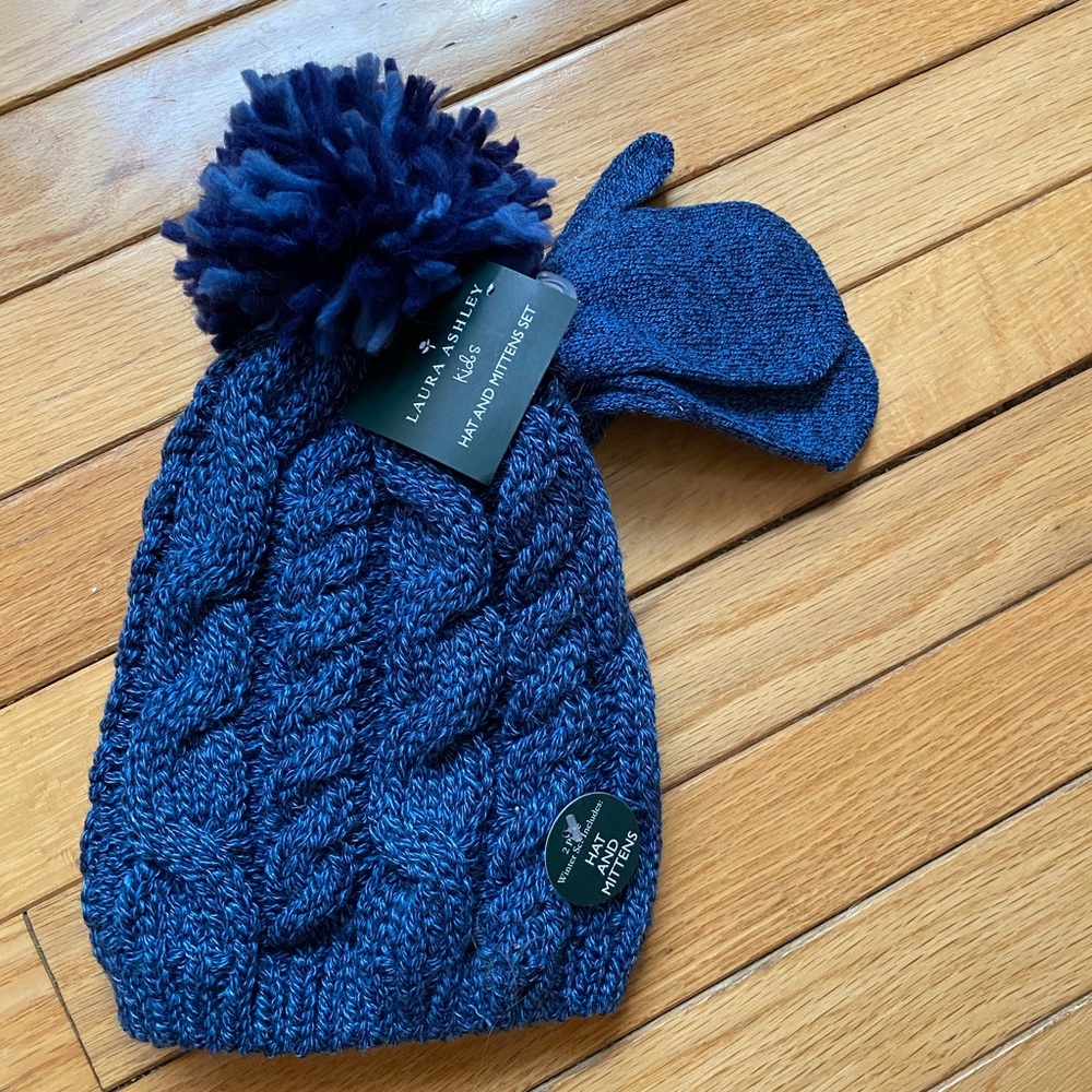 Hat and mitten set